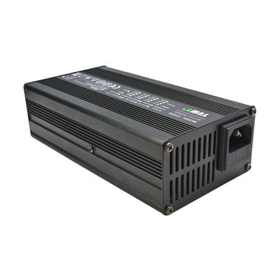 बहु-स्तरीय सुरक्षा के साथ बुद्धिमान मोटरसाइकिल बैटरी चार्जर 60V 3A
