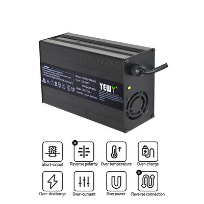 24V 30A स्मार्ट स्वचालित बैटरी चार्जर 900W पोर्टेबल इलेक्ट्रिक कार चार्जर