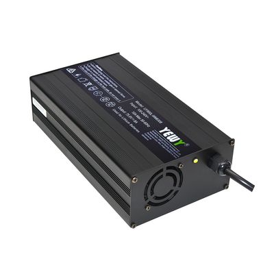24V 30A स्मार्ट स्वचालित बैटरी चार्जर 900W पोर्टेबल इलेक्ट्रिक कार चार्जर
