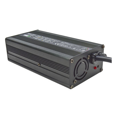बहु-स्तरीय सुरक्षा के साथ बुद्धिमान मोटरसाइकिल बैटरी चार्जर 60V 3A